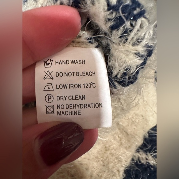 fù záde Soft Fuzzy Knit Argyle Diamond Crewneck Sweater - Size Small - Picture 9 of 10